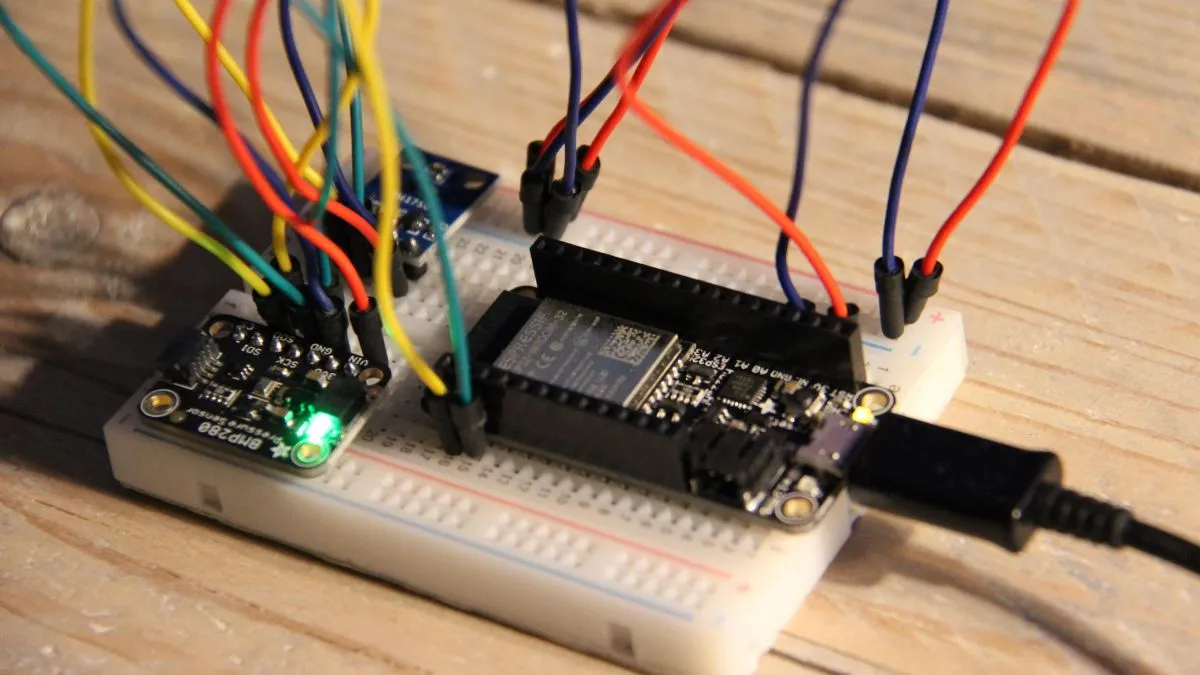 ESP32 mikrokontrolér — hardware pro dětské projekty